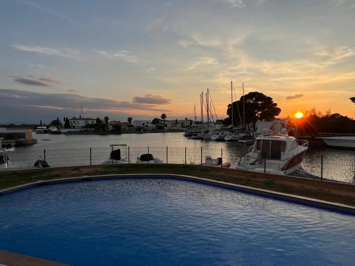 Blau Apartamento Frente A Los Canales Y Las Puestas De Sol De Rosas Exteriör bild