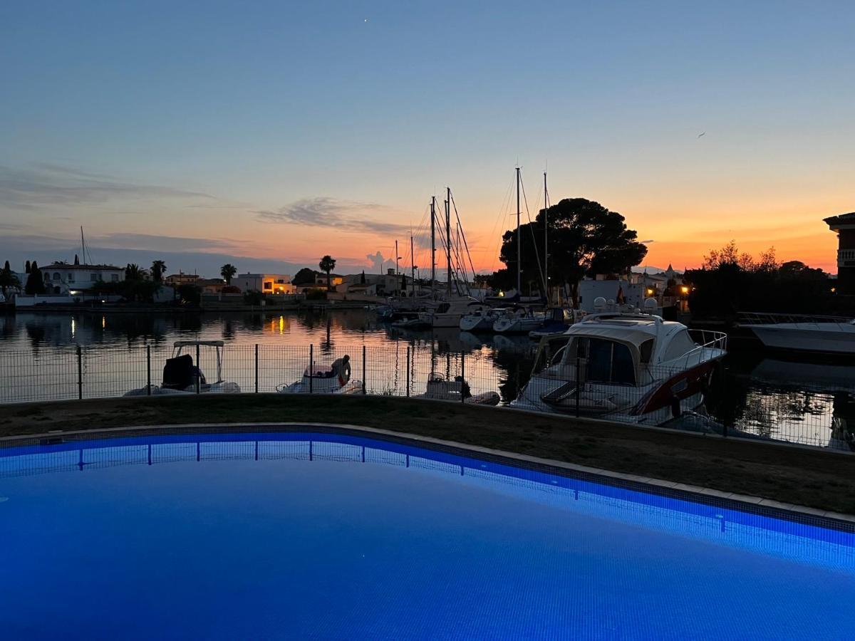 Blau Apartamento Frente A Los Canales Y Las Puestas De Sol De Rosas Exteriör bild