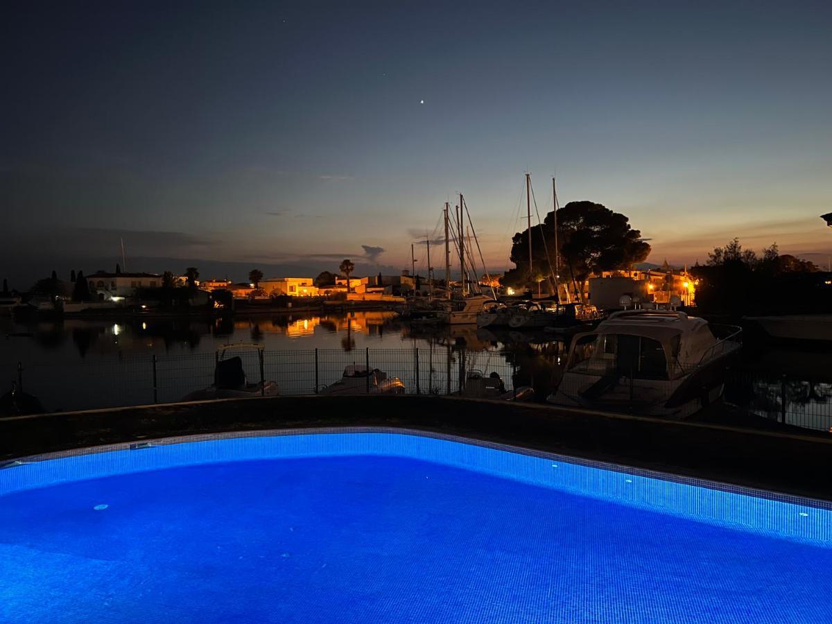 Blau Apartamento Frente A Los Canales Y Las Puestas De Sol De Rosas Exteriör bild
