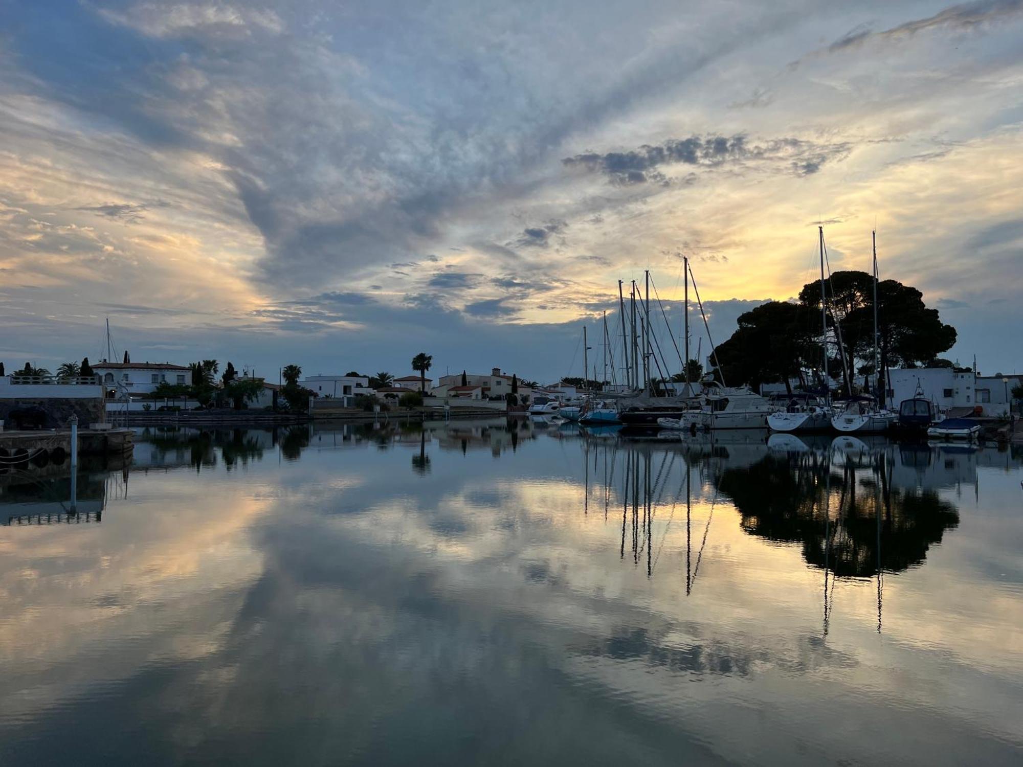 Blau Apartamento Frente A Los Canales Y Las Puestas De Sol De Rosas Exteriör bild