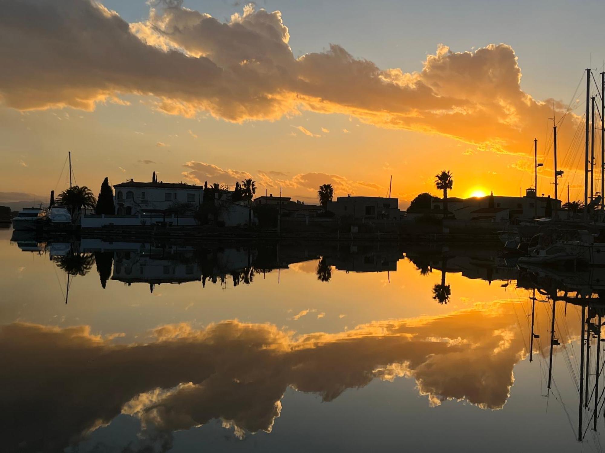 Blau Apartamento Frente A Los Canales Y Las Puestas De Sol De Rosas Exteriör bild