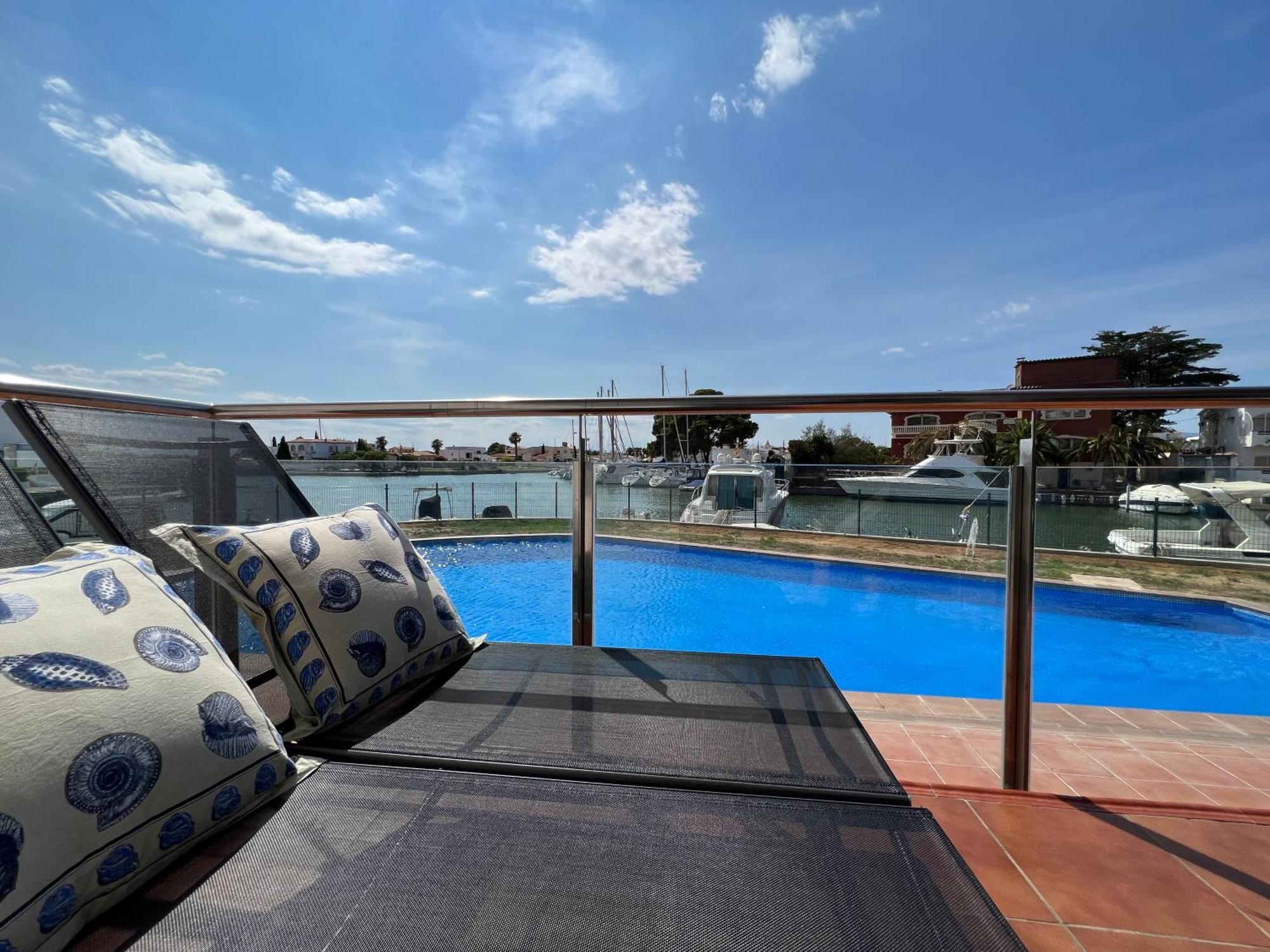 Blau Apartamento Frente A Los Canales Y Las Puestas De Sol De Rosas Exteriör bild